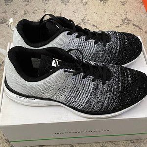 Lululemon APL Men's 9 Black and White TechLoom Pro